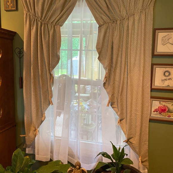 Park Designs Other - Park Designs Elegant Cream Patterned Gathered Swag Curtains